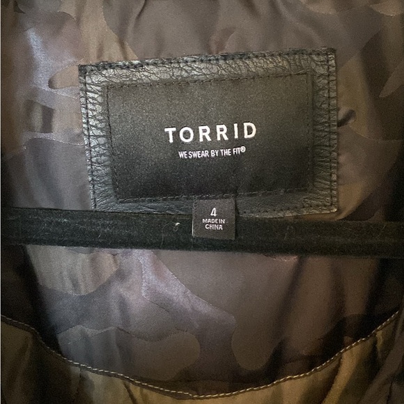 Heavy camo women’s winter coat Torrid size 4 - Picture 3 of 3